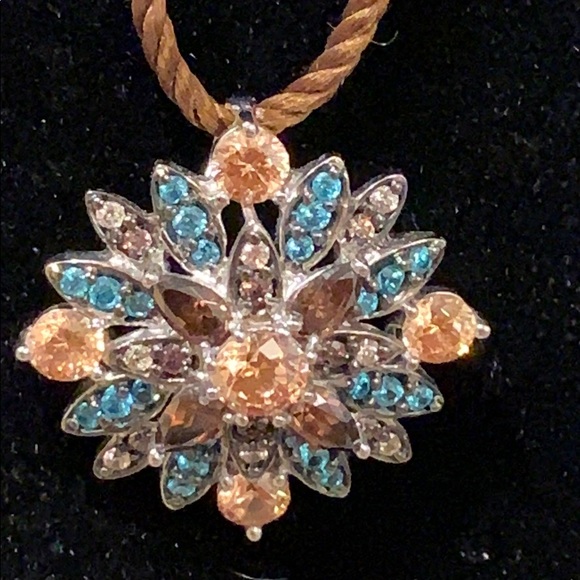 Milor Jewelry - Beautiful floral gemstone necklace